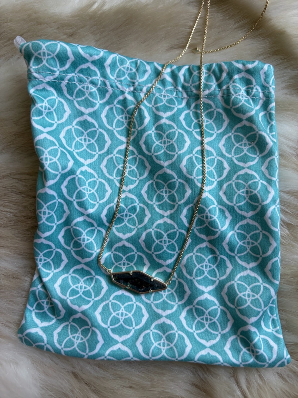 Kendra Scott beth pendant